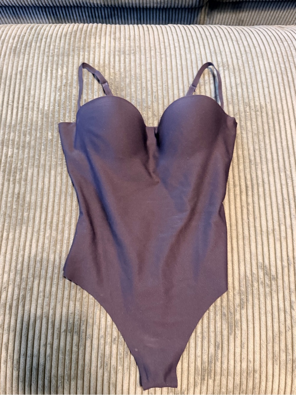 SKIMS Body Molded Underwire Thong Bodysuit – Black/Onyx- Small